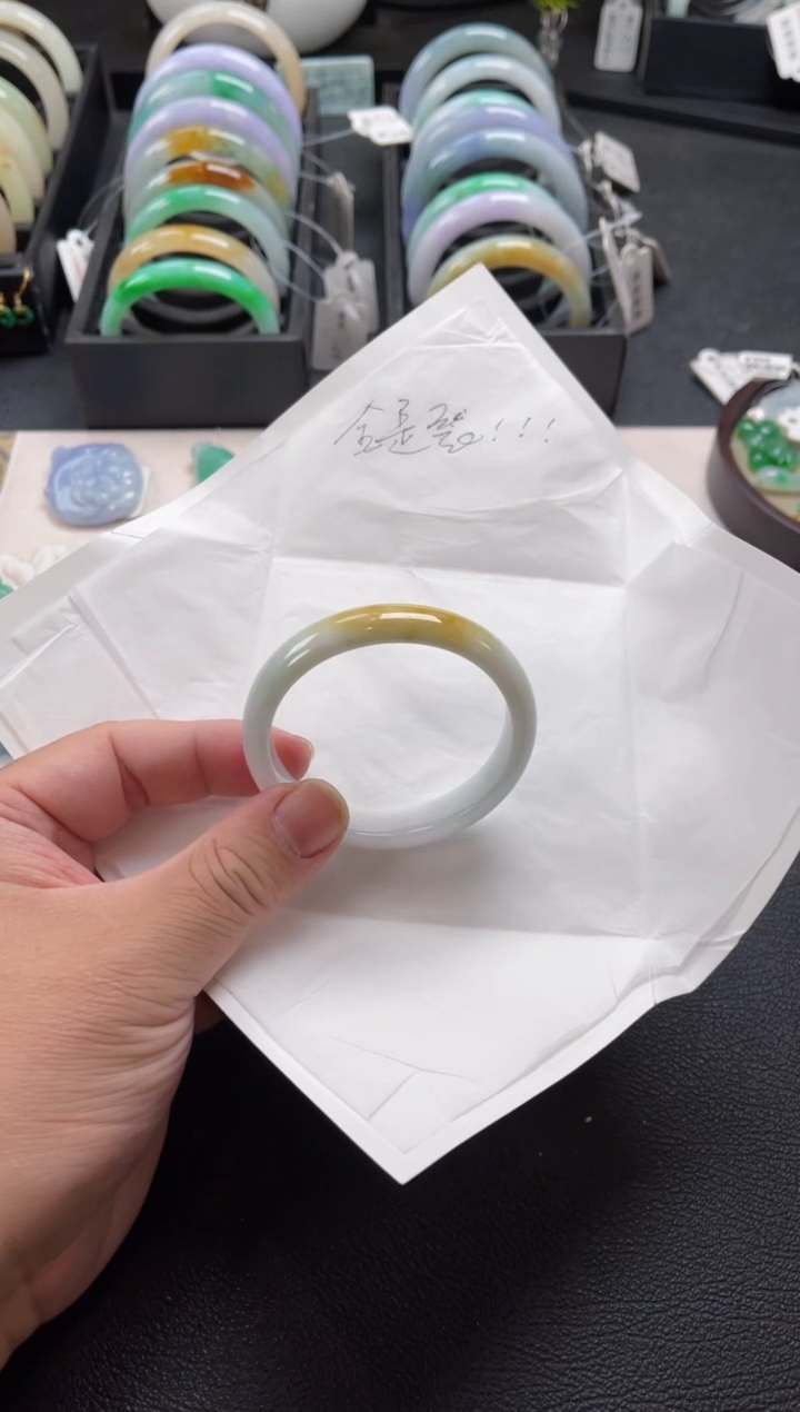 【闪购商品】翡翠手镯未镶嵌有瑕疵 纹裂 54贵妃