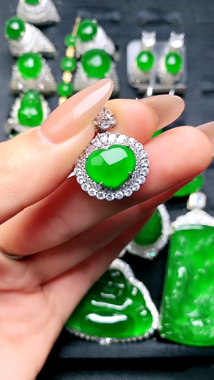 【闪购商品】翡翠吊坠(赠链)银S925镶嵌吊坠