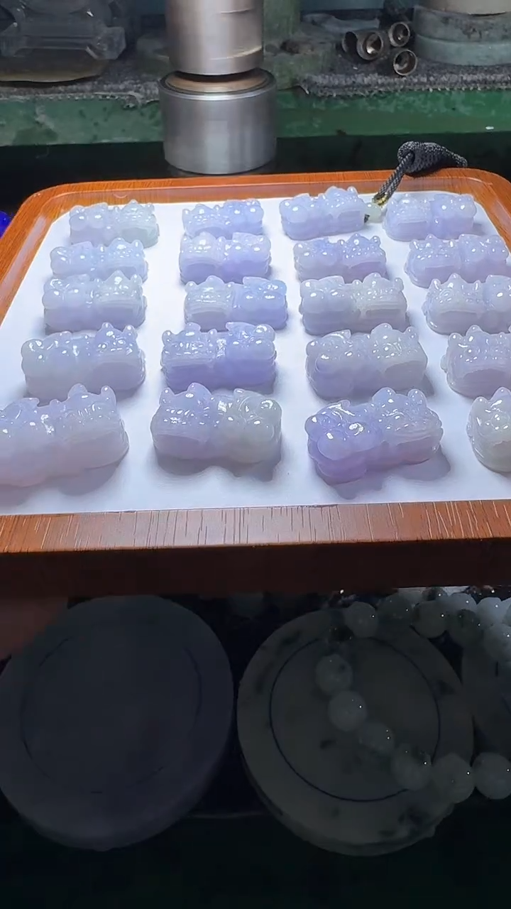 翡翠未镶嵌颈饰貔貅多样性发一件