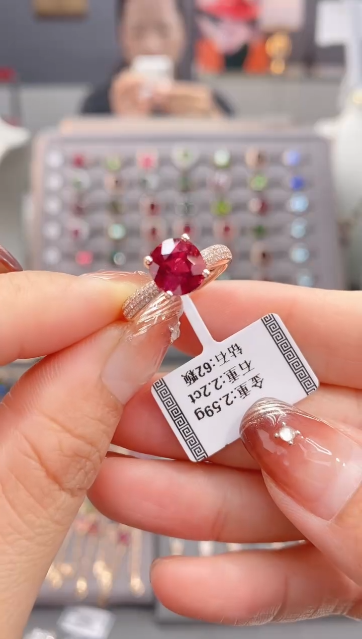 18K金镶嵌戒指碧玺2.2