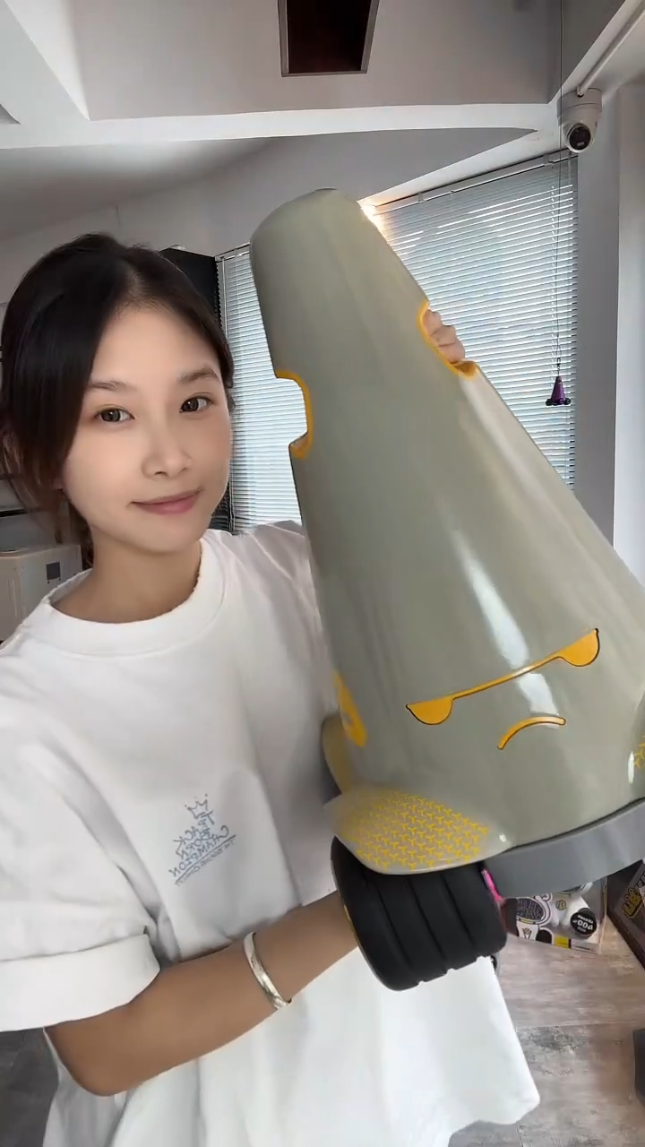 塑料灰色大BORING仔摆件（搪胶）