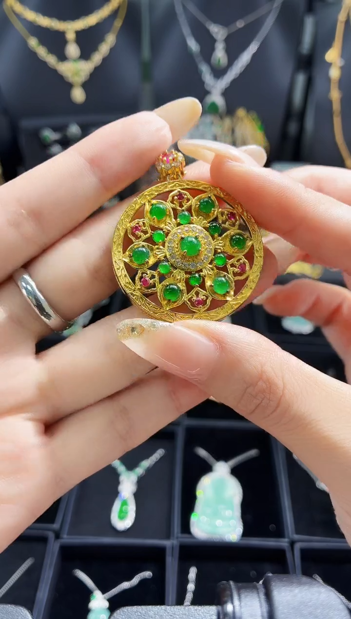 翡翠未镶嵌颈饰吊坠（不含链）