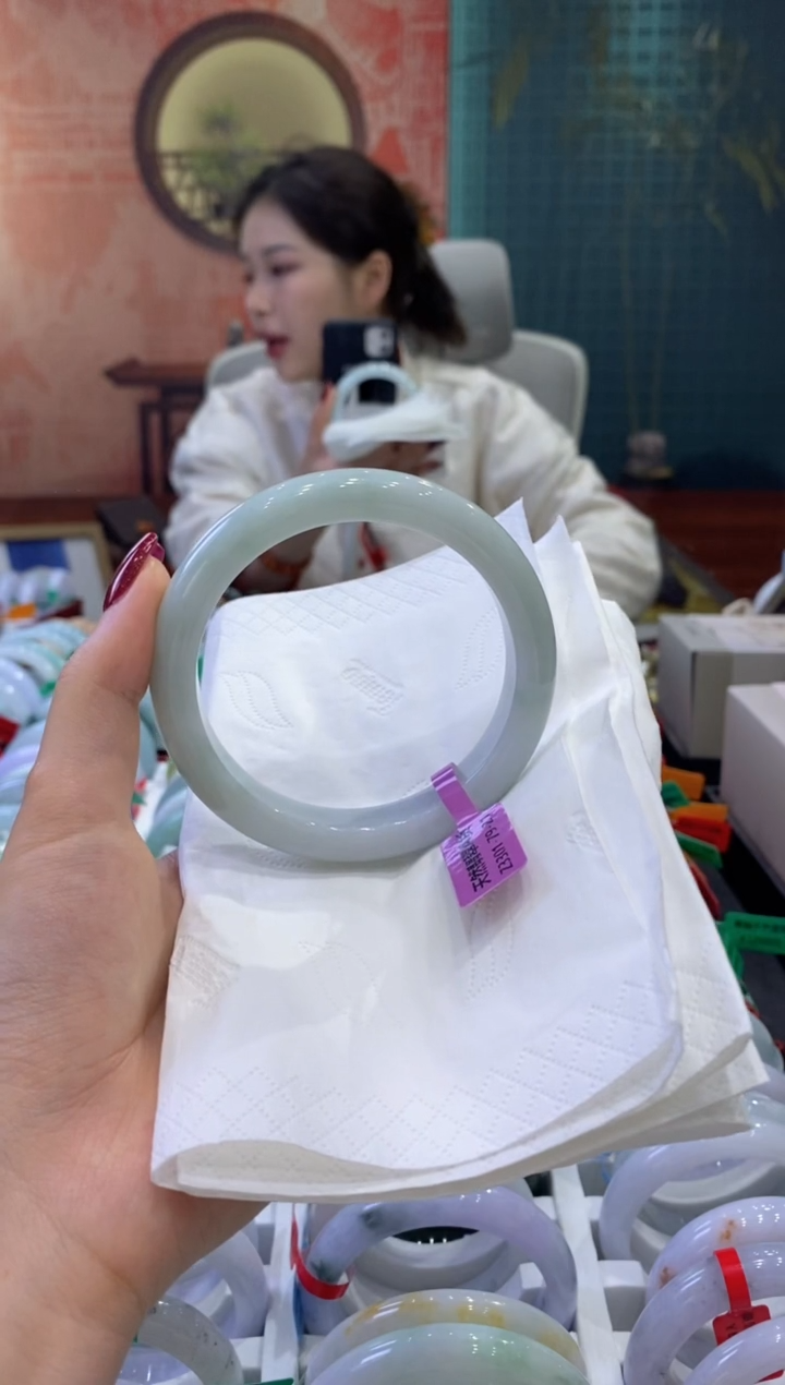 【闪购商品】翡翠手镯未镶嵌多人00902