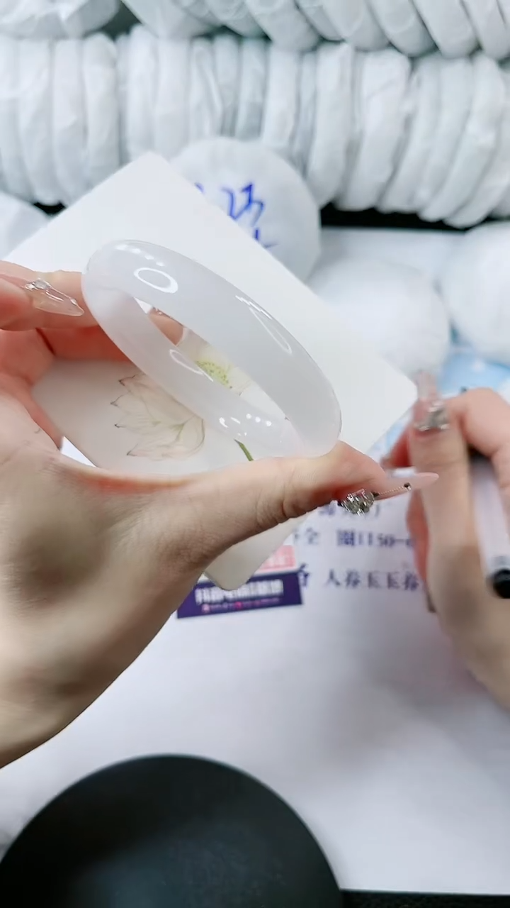 【闪购商品】石英质玉手镯未镶嵌多样性发货S300