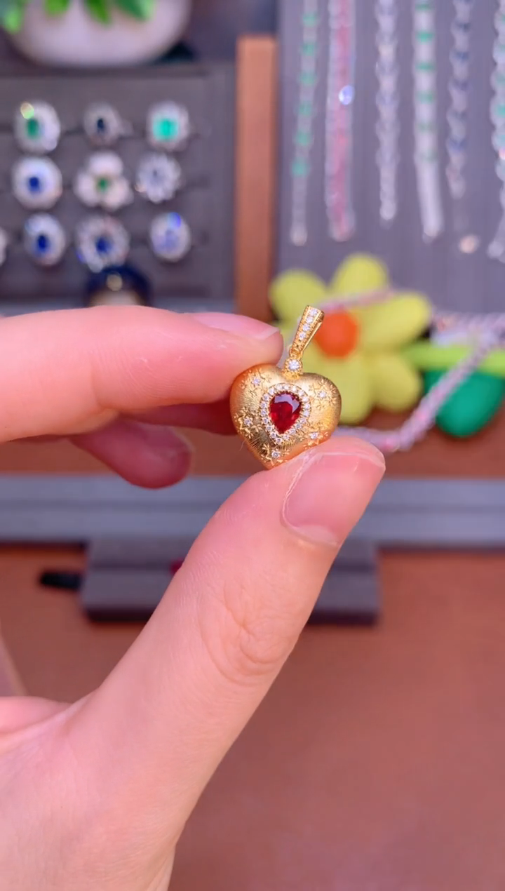 【闪购商品】红宝石吊坠(不含链)18K金镶嵌爱心