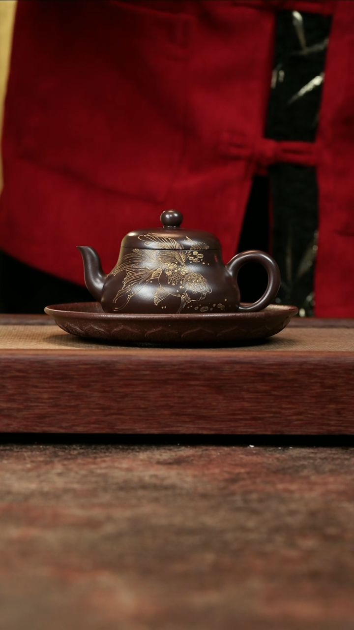 【闪购商品】紫砂茶杯文人堂刻绘如鱼得水君德