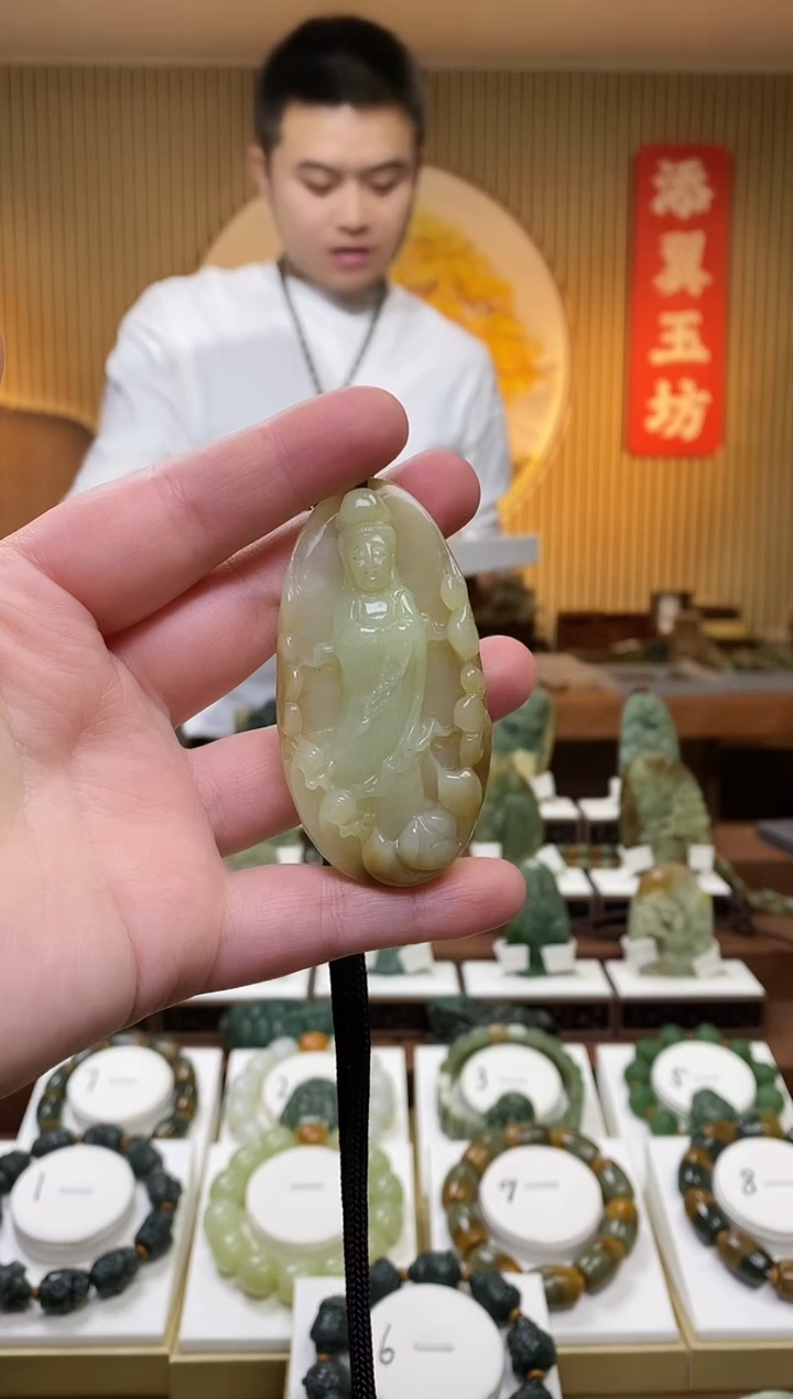 【闪购商品】岫岩老玉（透闪石质玉）吊坠未镶嵌多样性随机发一