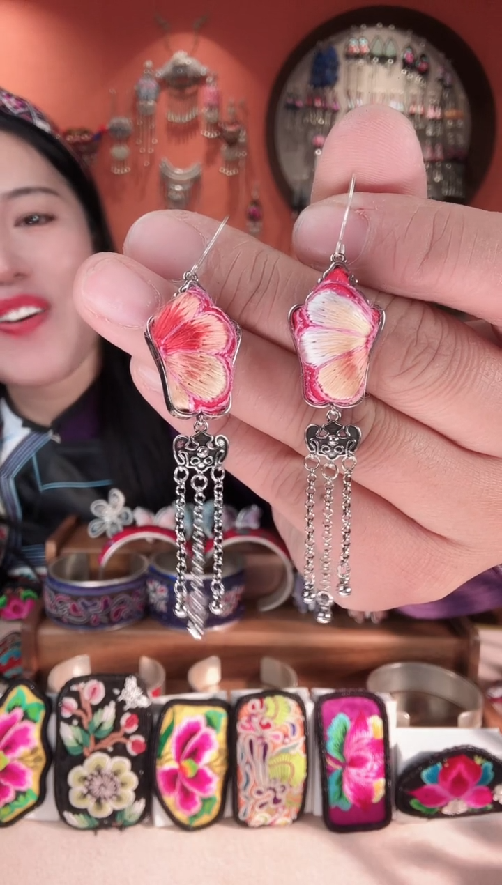 织绣苗银苗绣手工刺绣耳环25