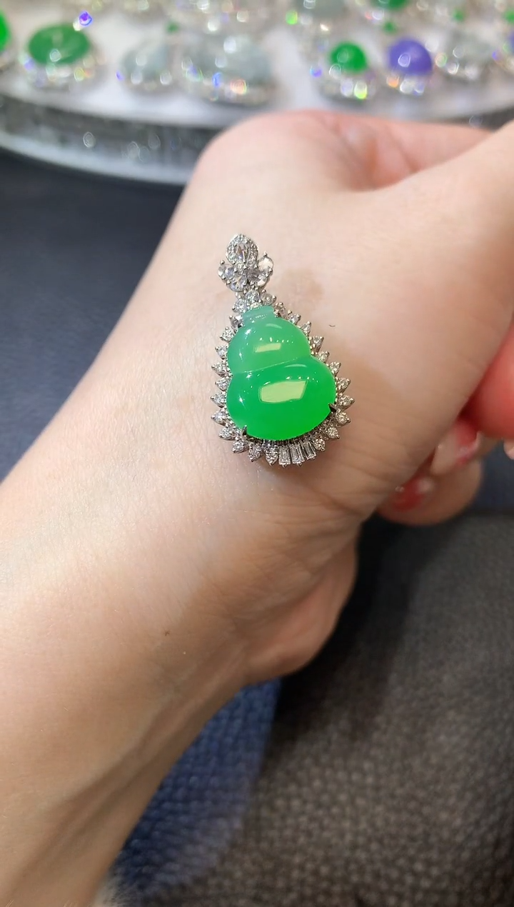 【闪购商品】翡翠吊坠(不含链)18K金镶嵌C73