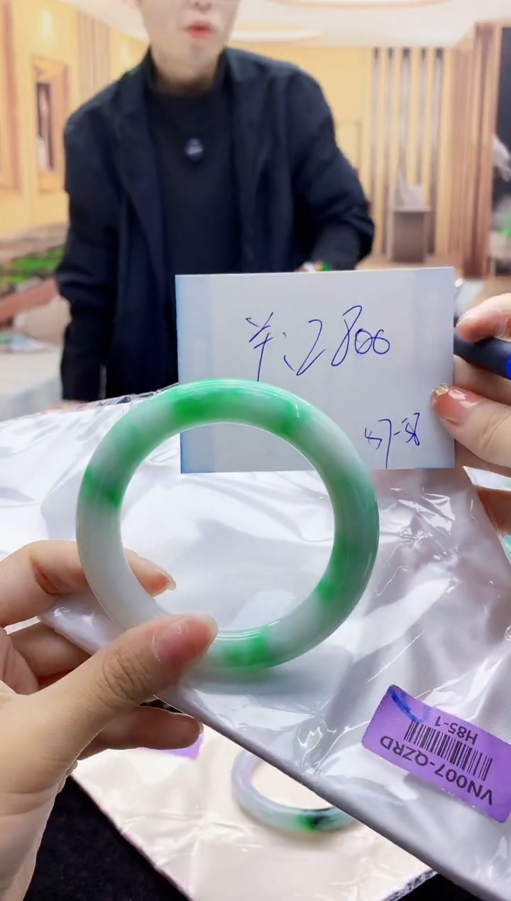 【闪购商品】翡翠手镯未镶嵌    H85-1