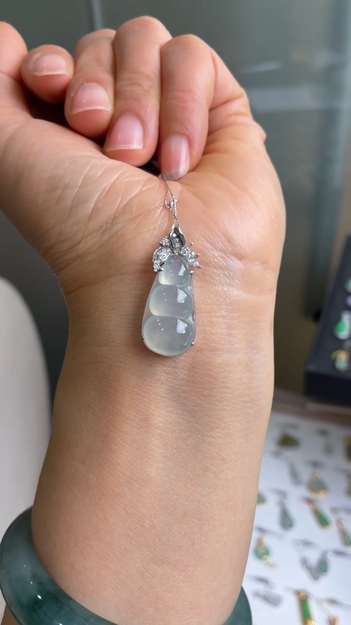 颈饰18K金镶嵌翡翠天然翡翠A货