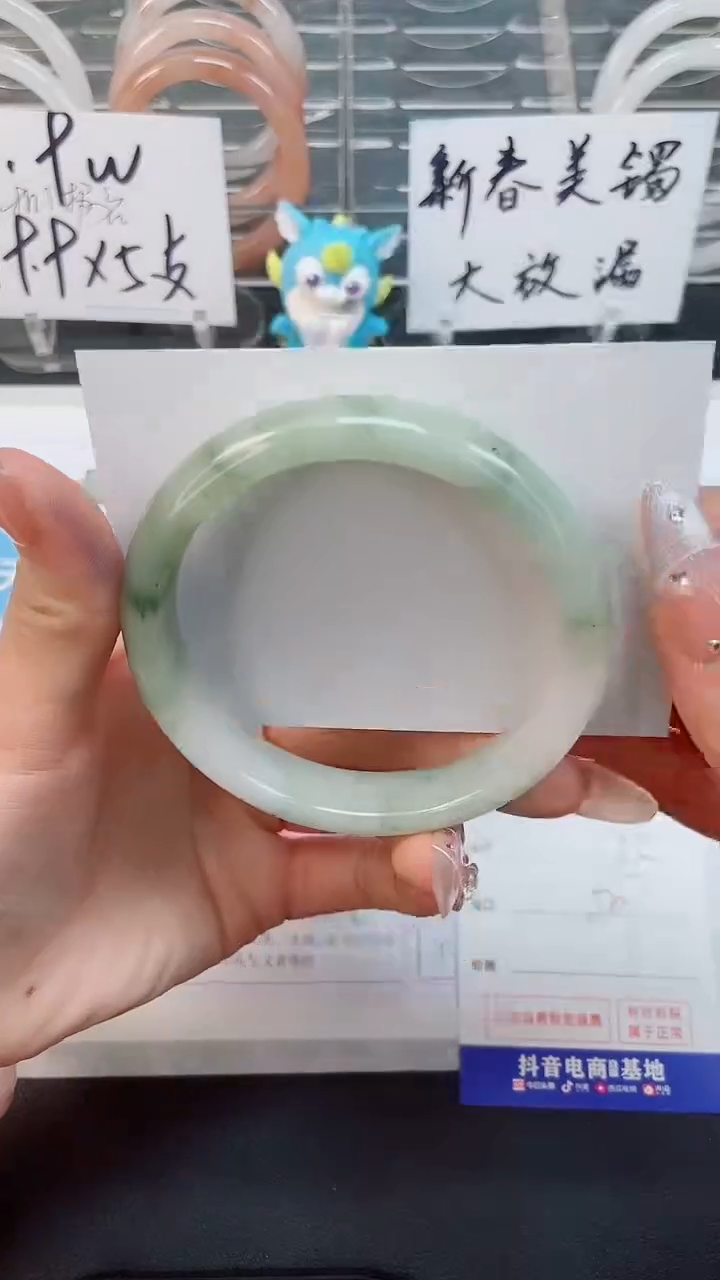 【闪购商品】石英质玉手镯未镶嵌175