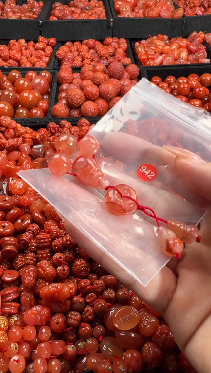 南红玛瑙未镶嵌颈饰1
