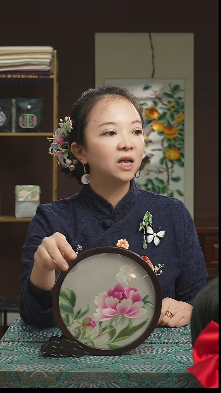 刺绣湘传礼纯手工新品摆件