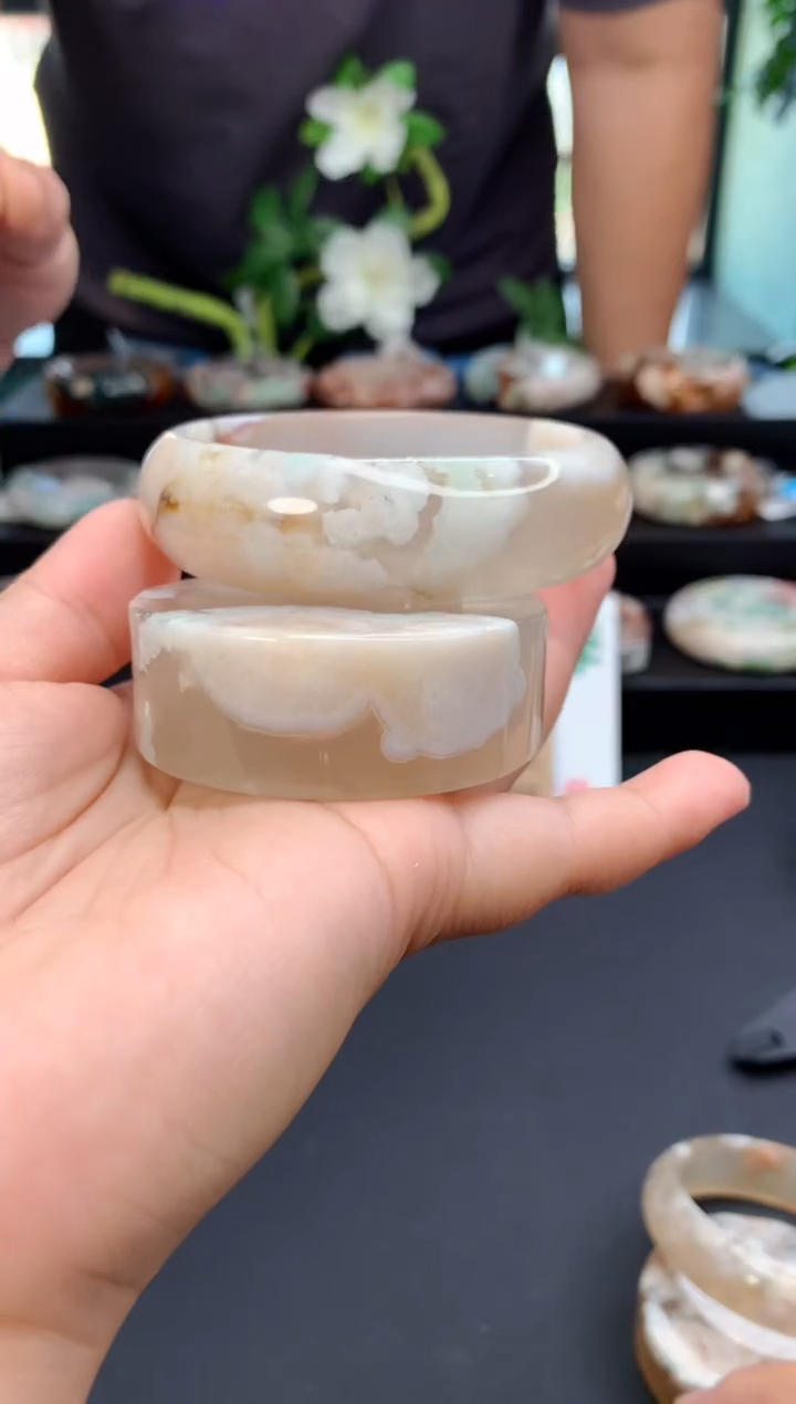 石英质玉手镯未镶嵌赠送镯心（58圈口）无证书