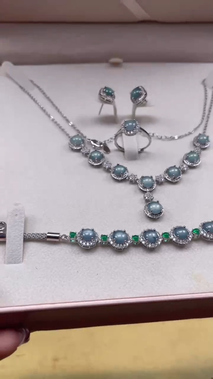 【闪购商品】翡翠颈饰未镶嵌      *A111 (只发一套) 