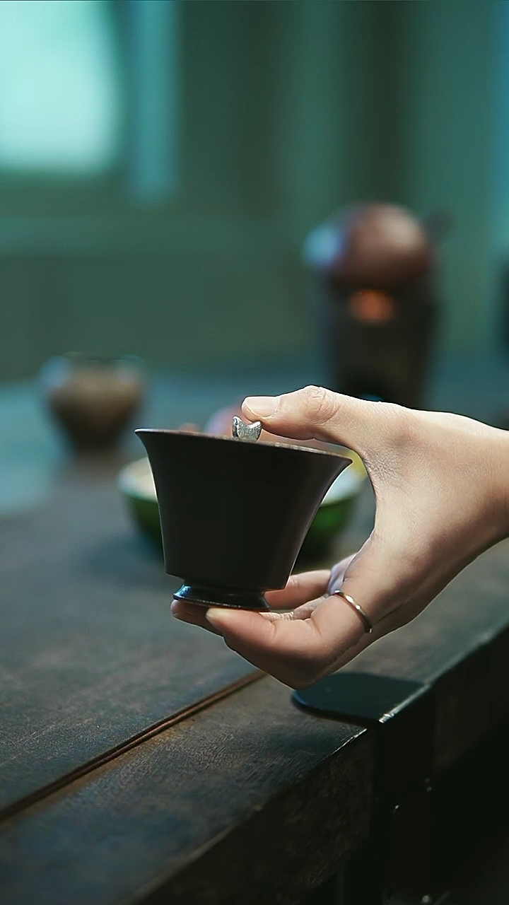 【闪购商品】欧文陶泥月亮钮马蹄盖碗