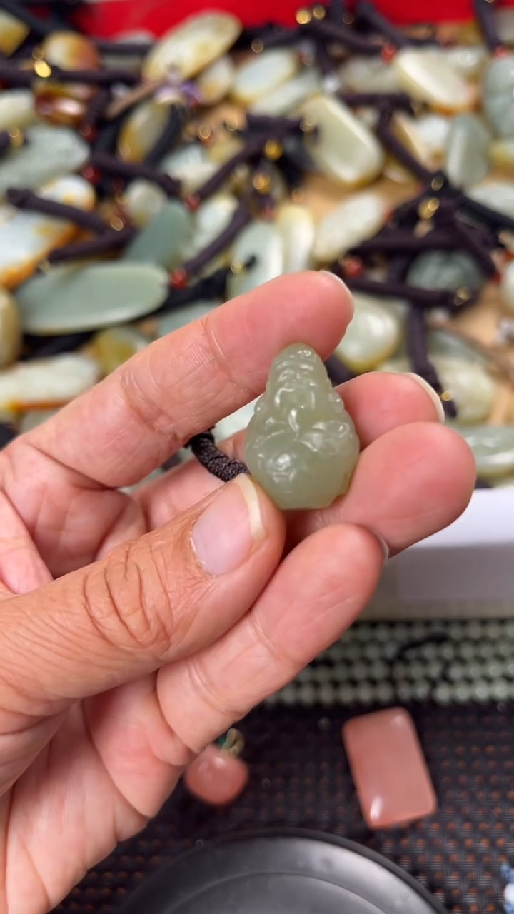 【闪购商品】和田玉颈饰未镶嵌多样性发货没有证书拍一发一有瑕