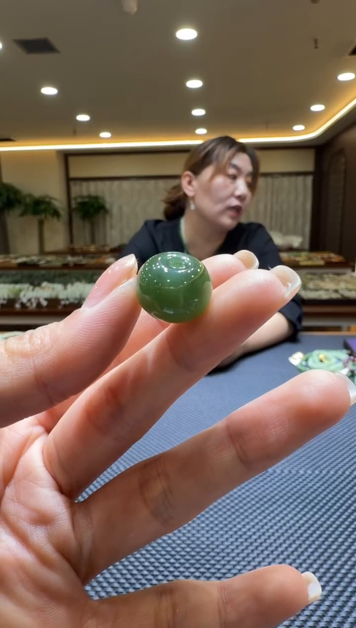 颈饰未镶嵌和田玉挂件