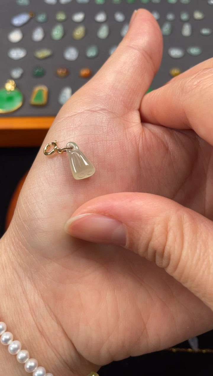 吊坠(不含链)18K金镶嵌翡翠一个JK633