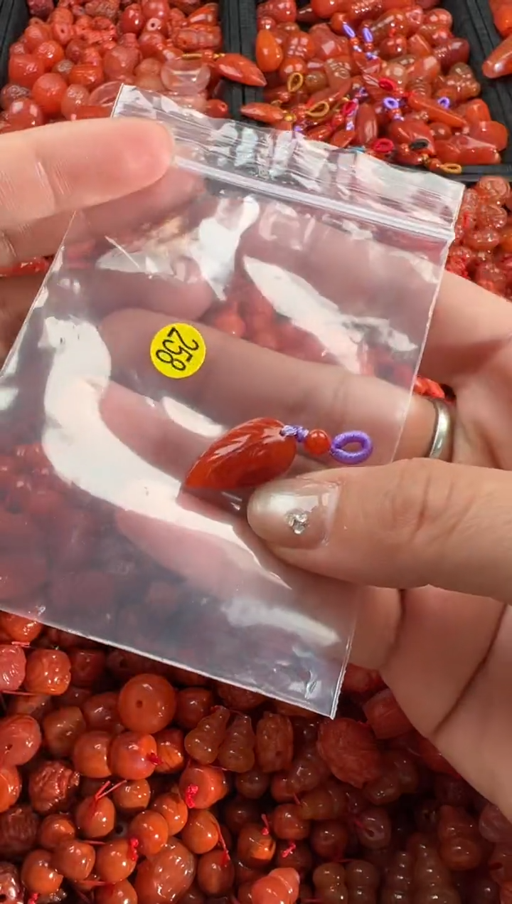 【闪购商品】南红玛瑙颈饰未镶嵌1