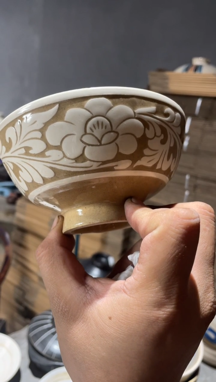 陶土风****?手工剔刻小碗5寸米饭碗微瑕