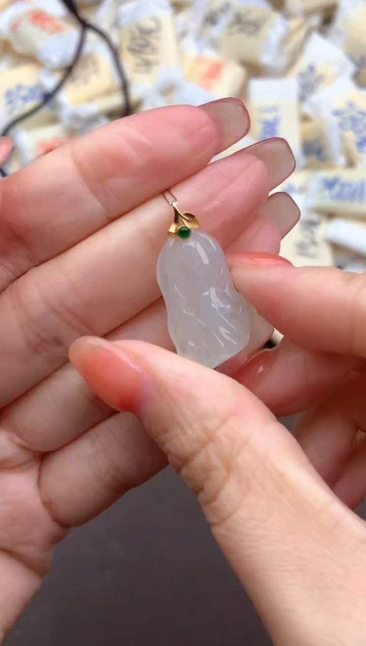 翡翠18K金镶嵌挂件—  