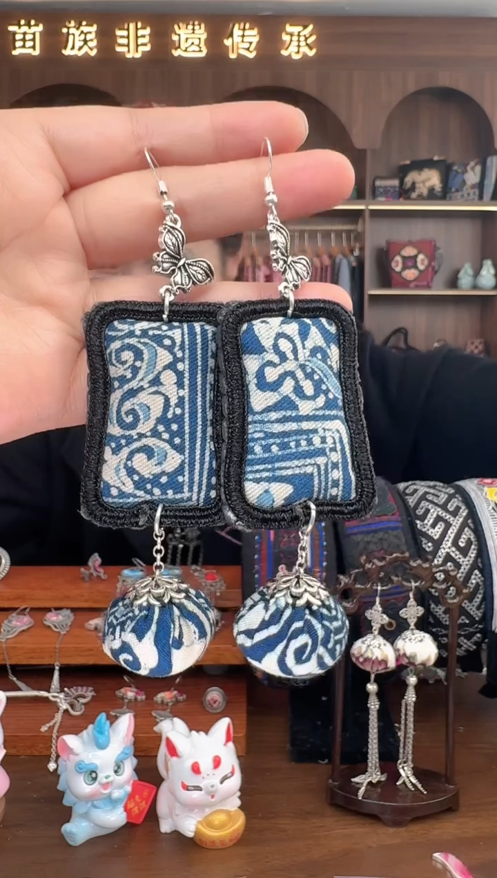 【闪购商品】织绣扶光苗绣传承196