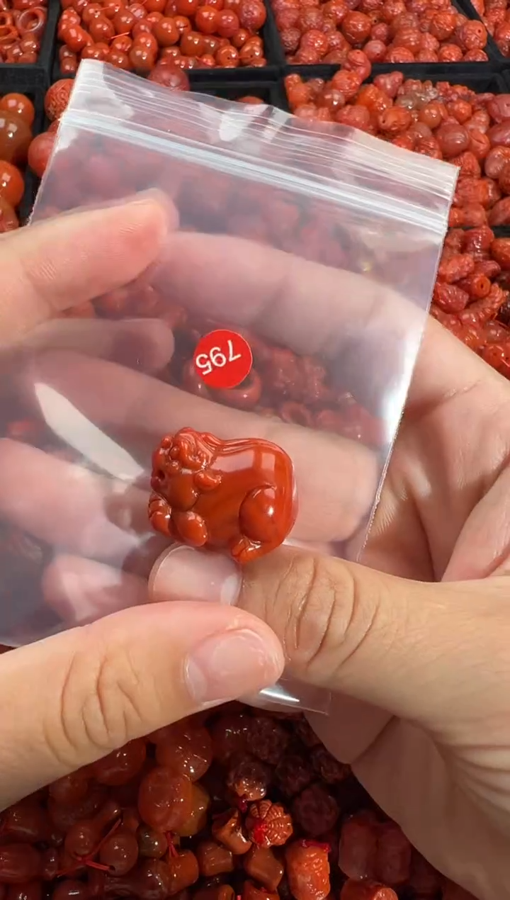 南红玛瑙未镶嵌颈饰1