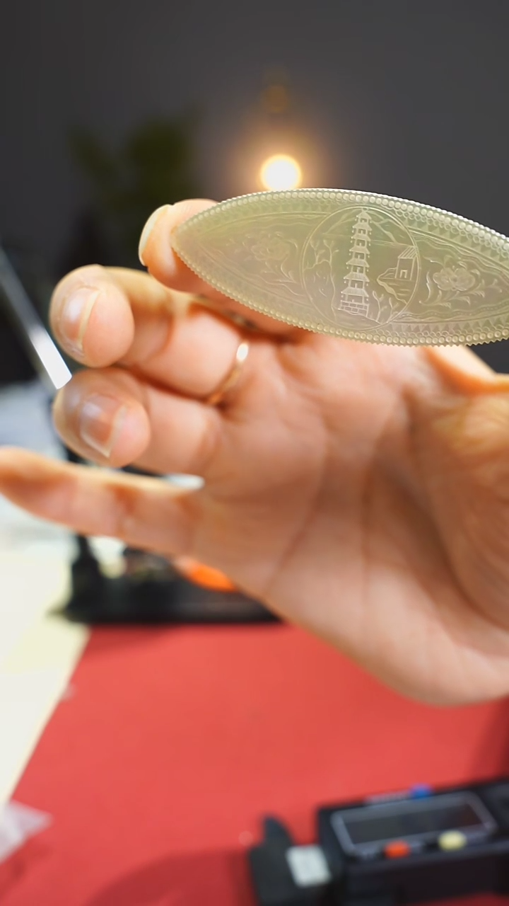 【闪购商品】金属清代刻画螺钿宝塔0403