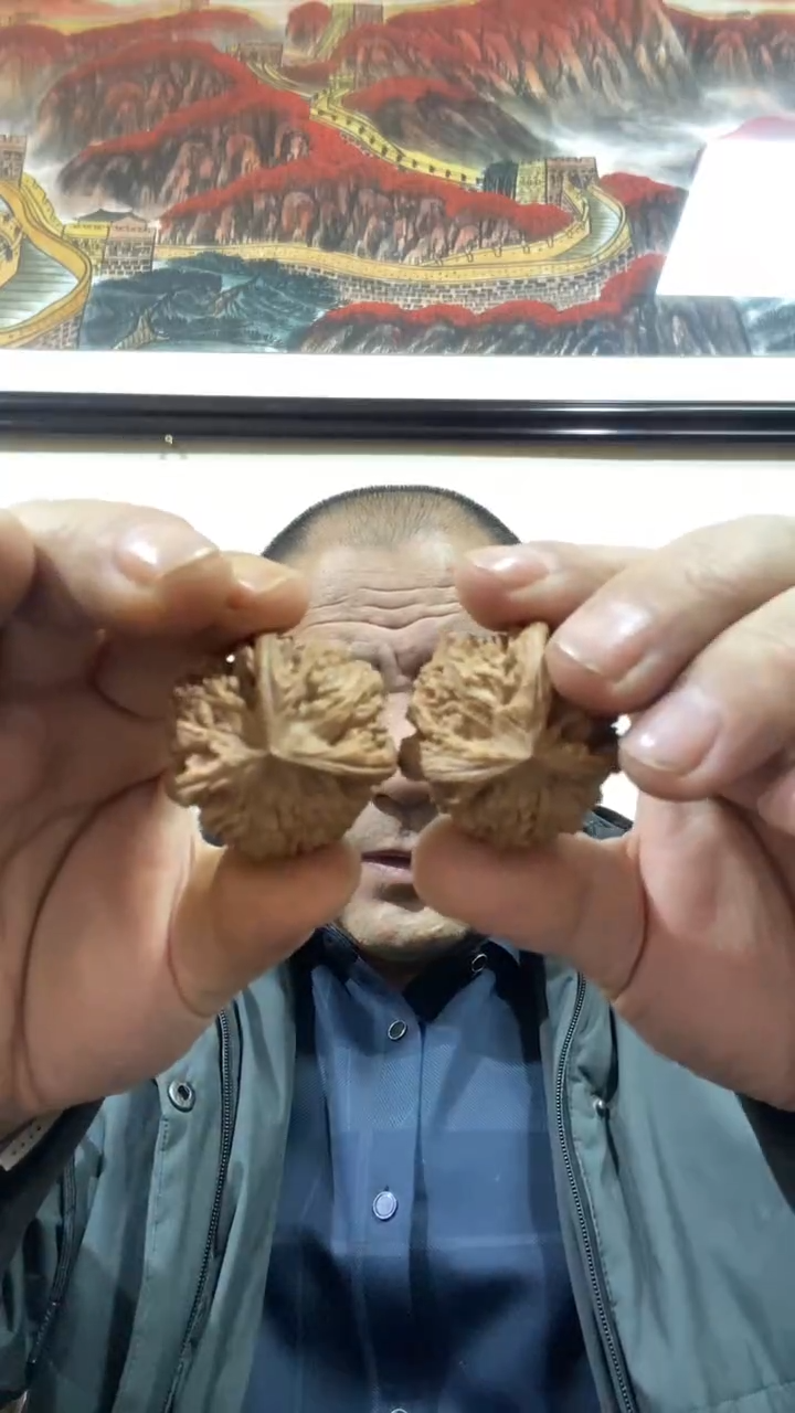 【闪购商品】文玩核桃把件玉龙粗筋三棱