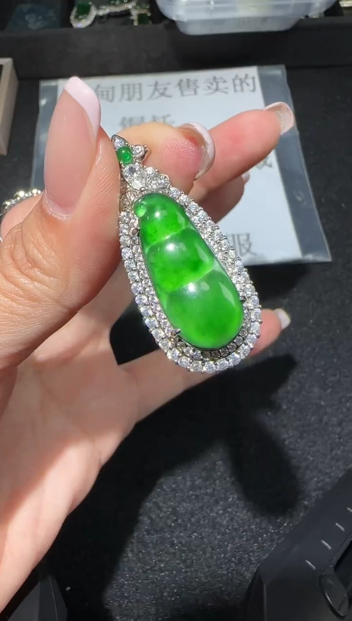 【闪购商品】翡翠吊坠(赠链)未镶嵌多样性发货拍一发一