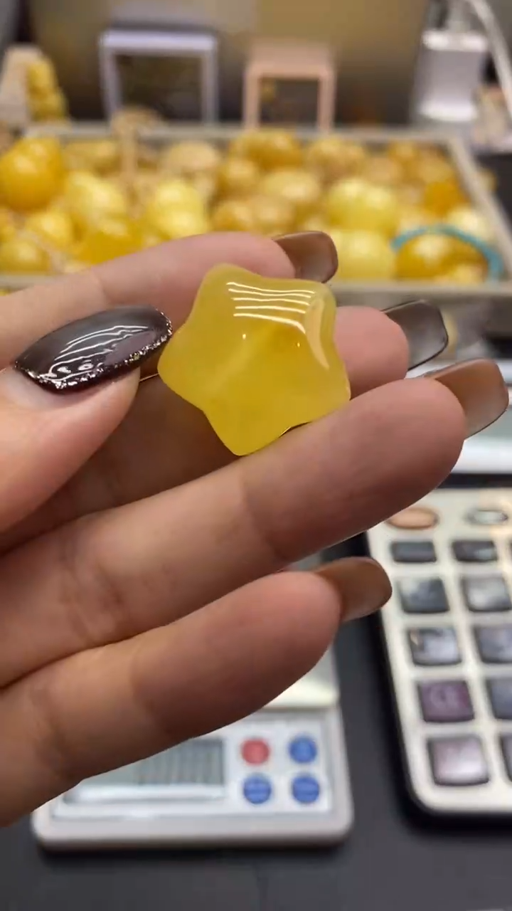 琥珀未镶嵌珠宝奇石25