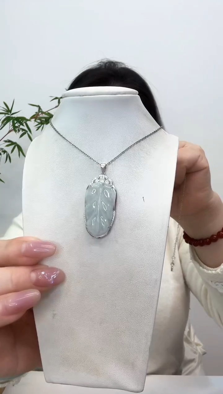 【闪购商品】翡翠吊坠(赠链)银S925镶嵌小叶子