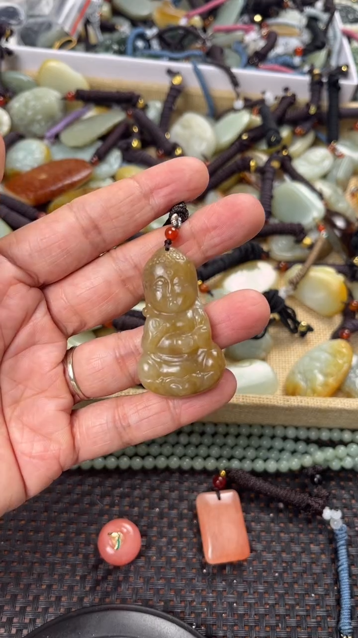 【闪购商品】和田玉颈饰未镶嵌多样性发货没有证书拍一发一有瑕