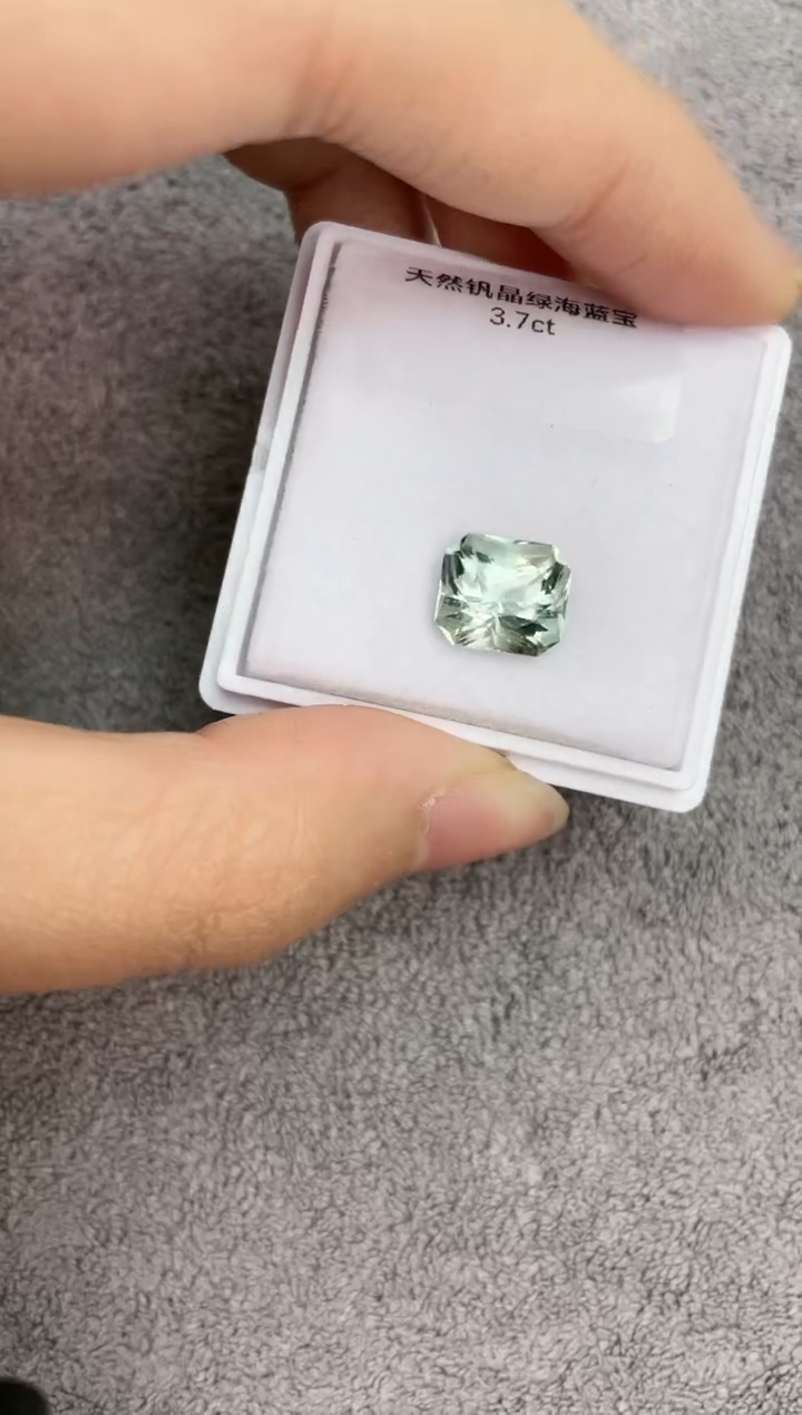 【闪购商品】海蓝宝石笔搁未镶嵌3.7克拉