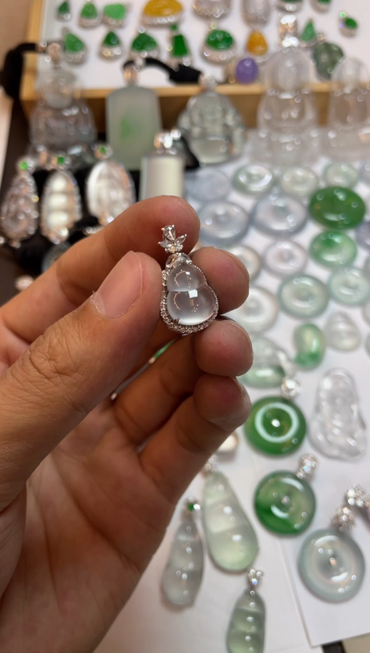 【闪购商品】翡翠吊坠(不含链)18K金镶嵌葫芦