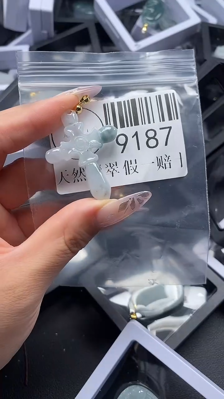 吊坠(不含链)未镶嵌翡翠9187