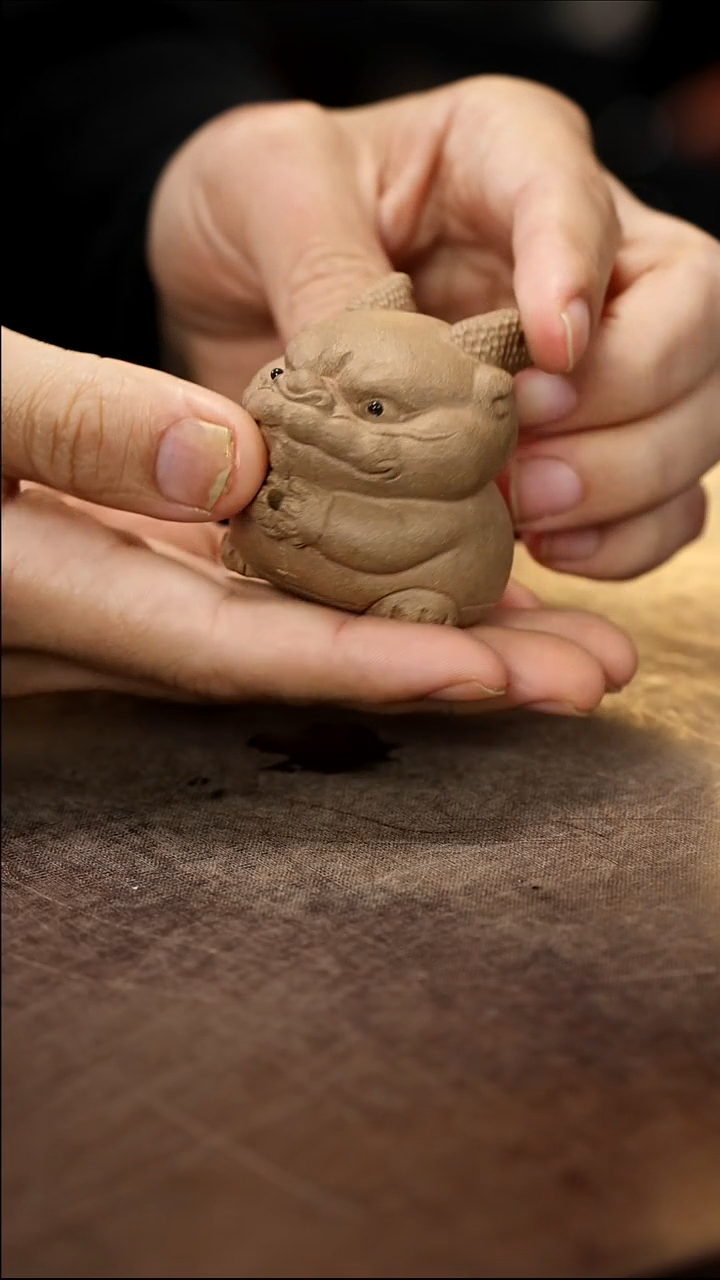 小林香插雕塑茶宠