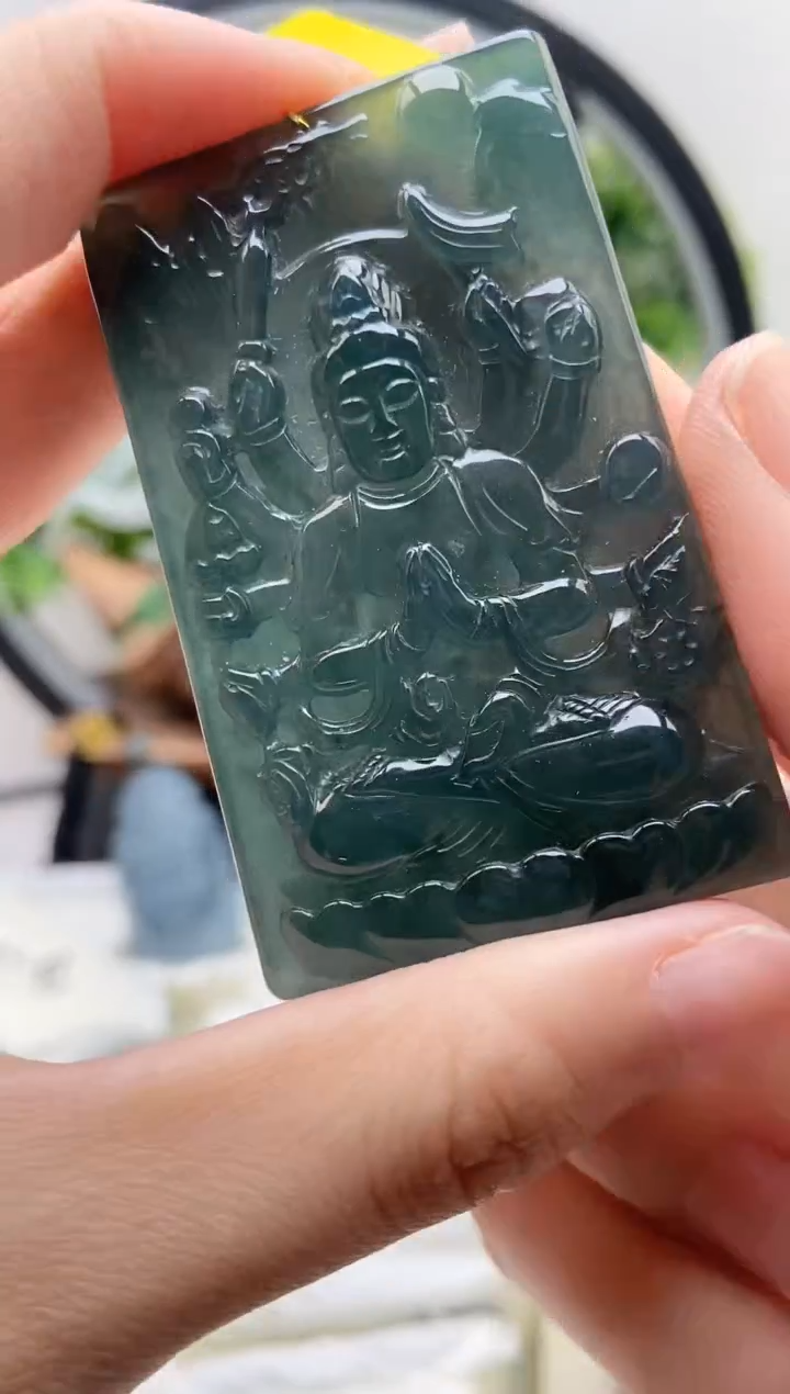 翡翠未镶嵌颈饰千手观音