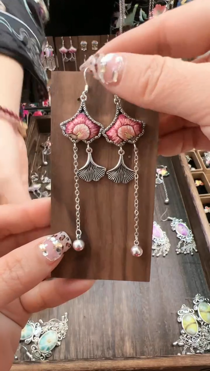 【闪购商品】织绣民族风老绣饰品252