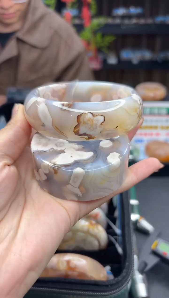 【闪购商品】石英质玉手镯未镶嵌2154（64圈赠送镯心）