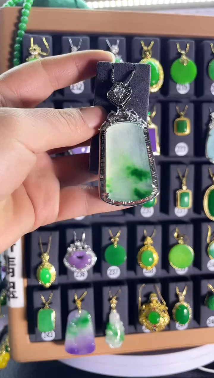 【闪购商品】翡翠耳饰银S925镶嵌242..