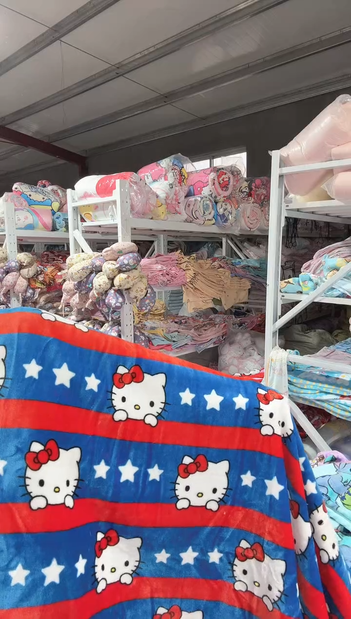 满35包邮  瑕疵  150*180左右   绒毯子