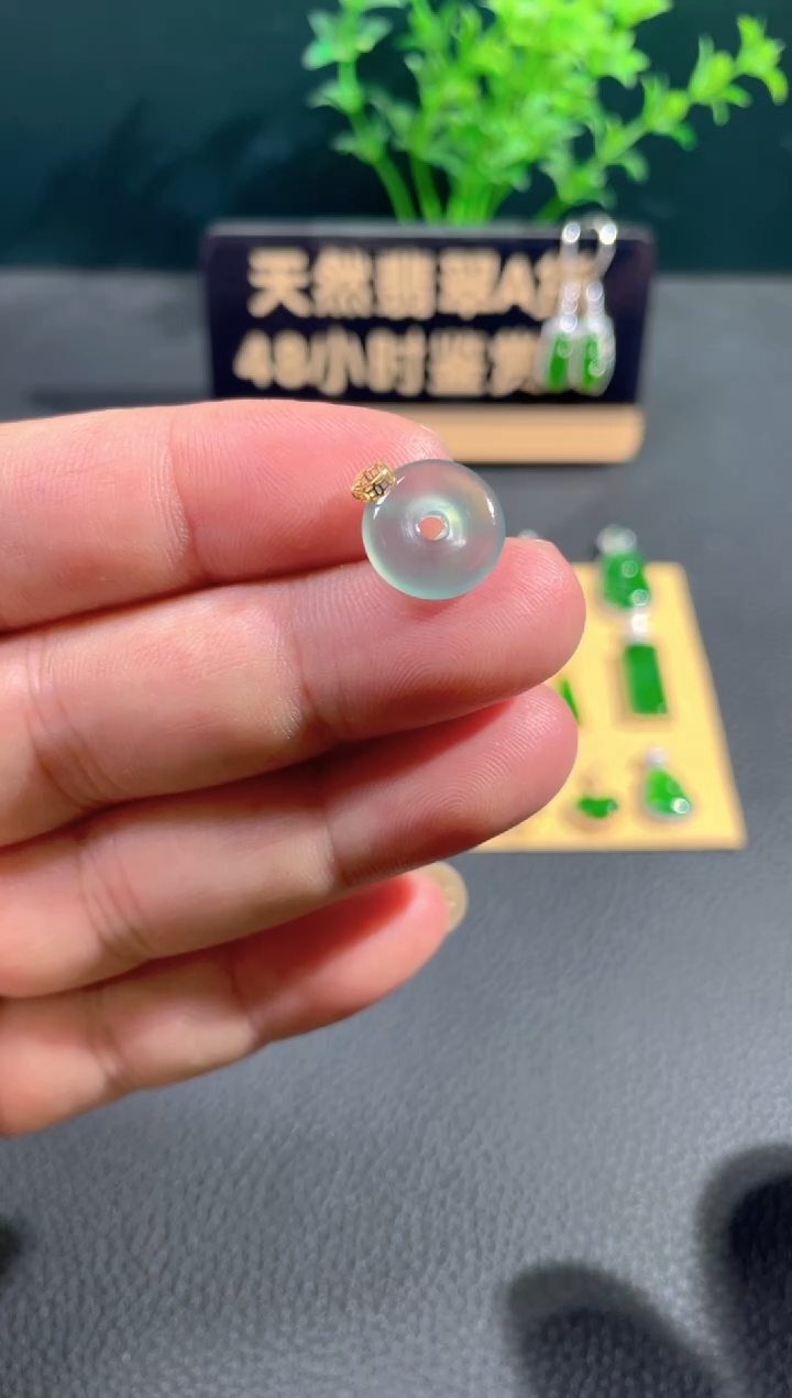 【闪购商品】翡翠颈饰18K金镶嵌翡翠