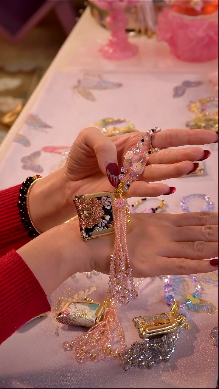  非遗西阵织 如图所示