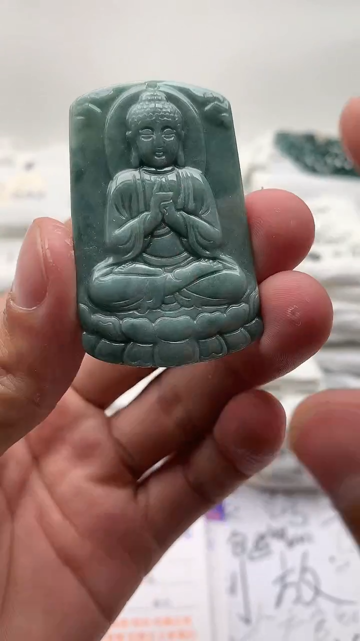 翡翠未镶嵌颈饰大日【品质一般介意慎拍】