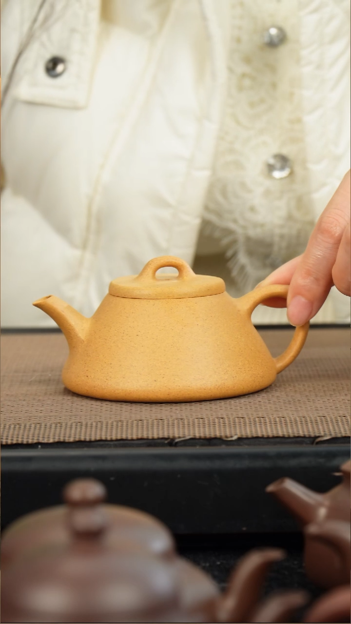 茶壶紫砂黄金段子也150