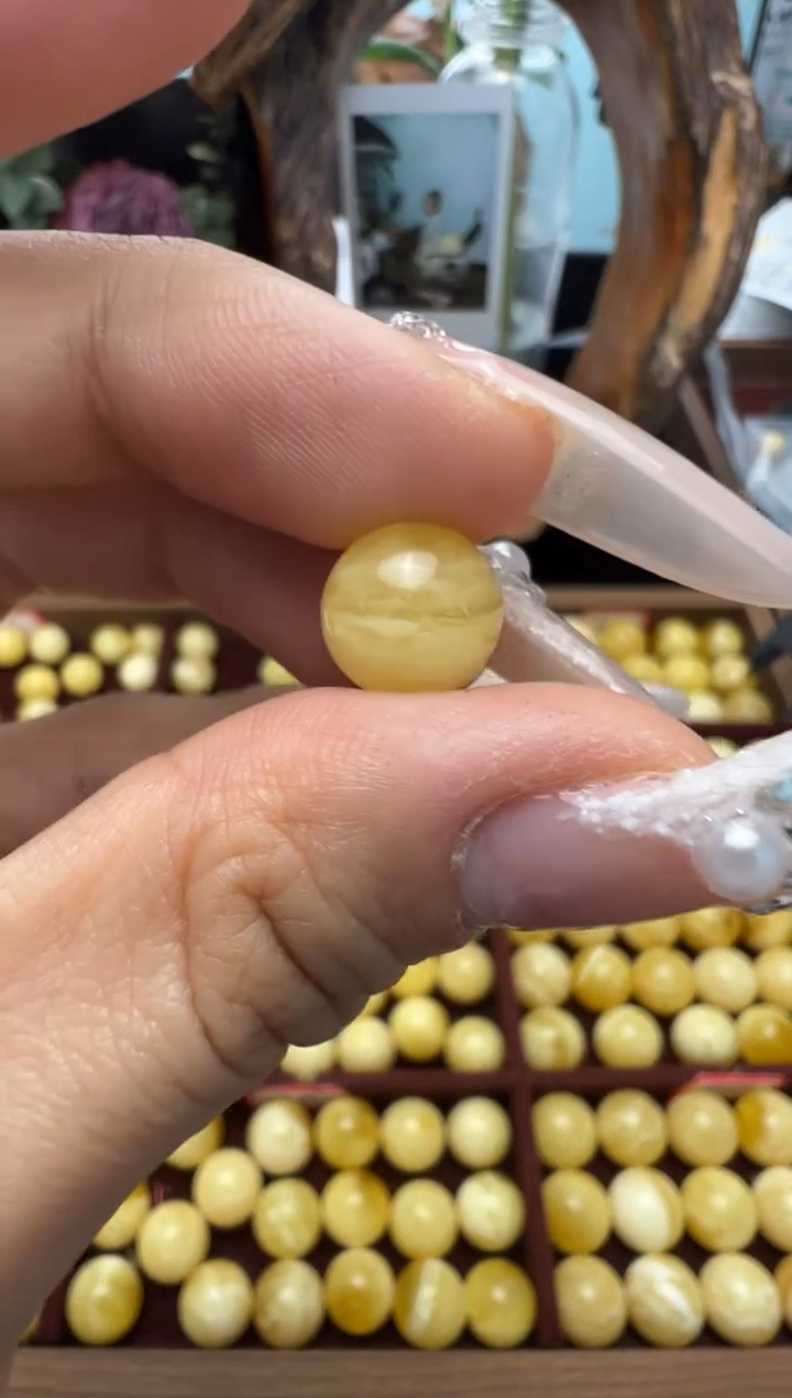 【闪购商品】蜜蜡裸石未镶嵌俄料微瑕10.3mm0.596克