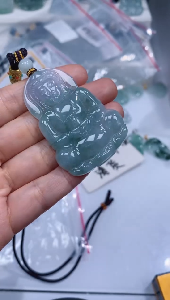 颈饰未镶嵌翡翠吊坠